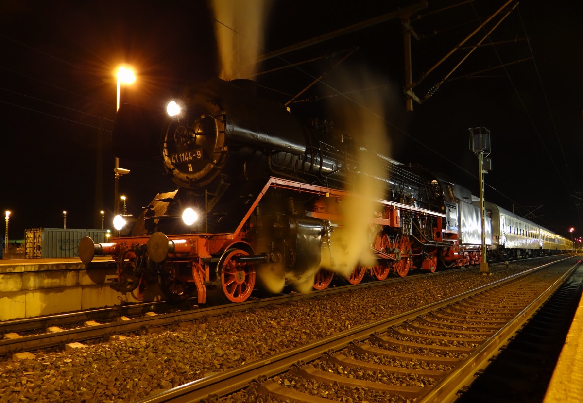 41 1144(IGE Werrabahn) zusehen am 30.11.13 mit dem Wartburg Express nach der Rckankunft in Saalfeld/Saale.