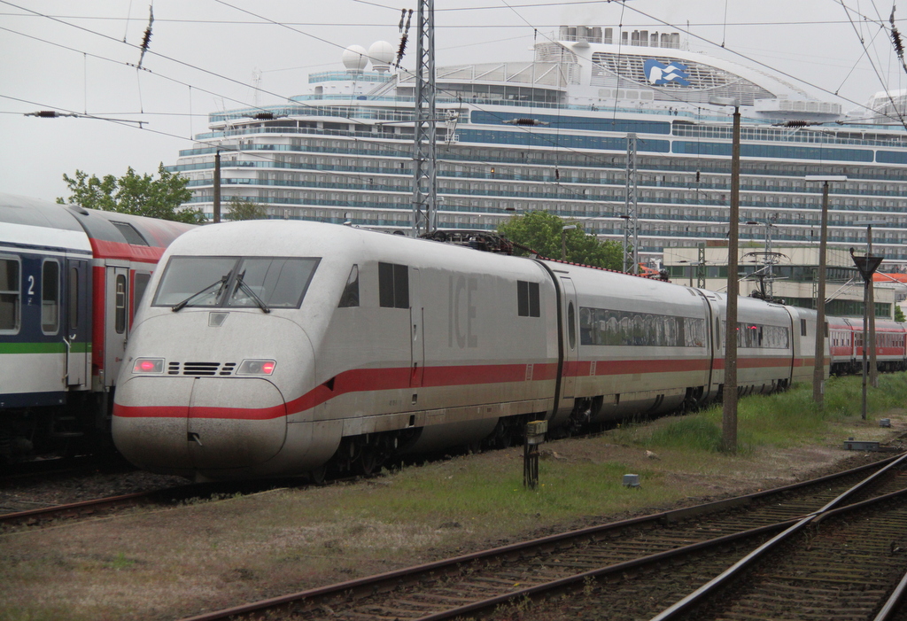 410 101-0 von DB Systemtechnik GmbH(Minden)stand am 15.05.2014 abgestellt im Bahnhof Warnemnde.