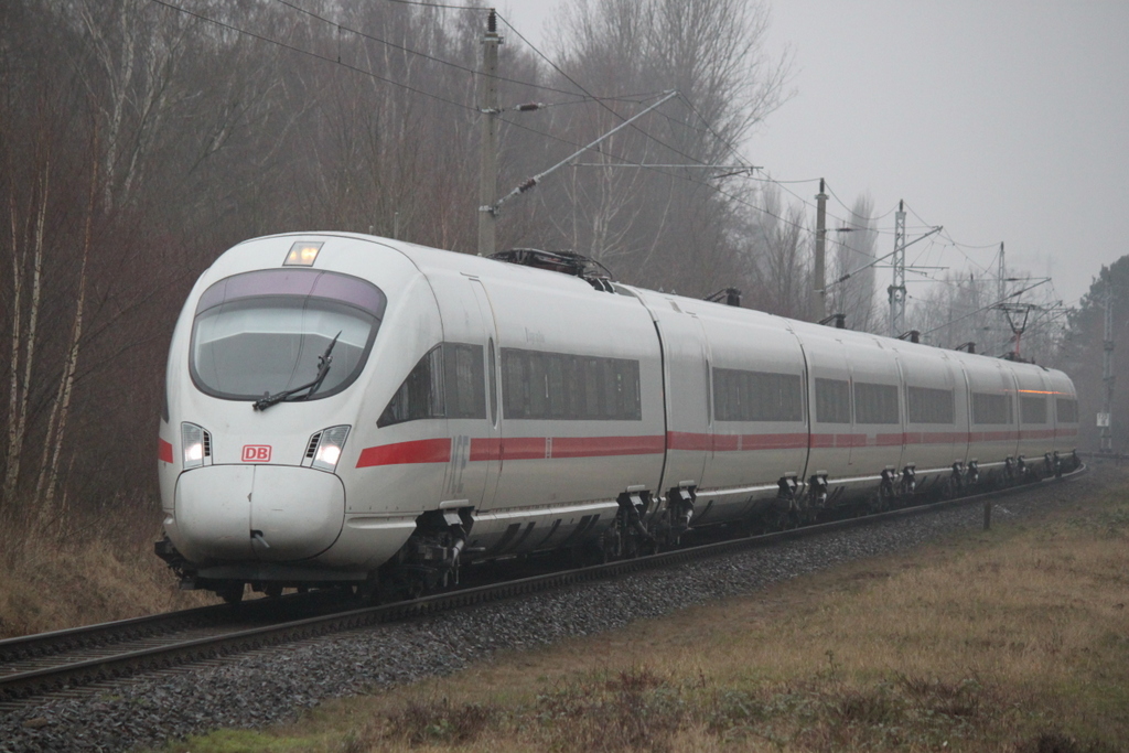 411 066-4 als ICE 1727(Warnemünde-München)bei der Durchfahrt in Rostock-Lichtenhagen.02.02.2019