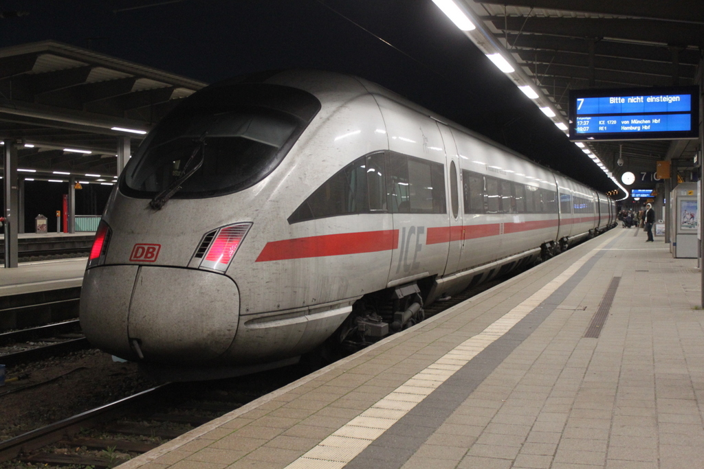 411 501-0 als ICE 1720(München-Rostock)kurz nach der Ankunft im Rostocker Hbf.03.11.2018