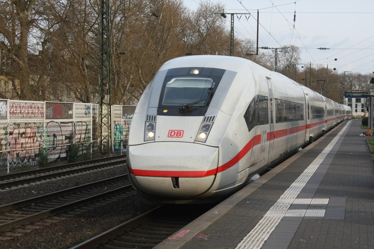 412 XXX bei der Durchfahrt im Bahnhof K�ln S�d am 2.4.22