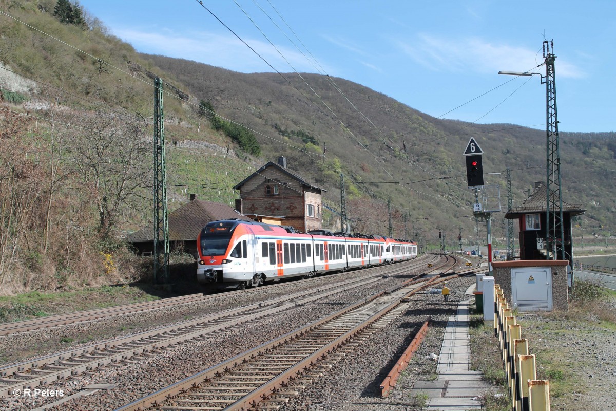 414 und 407 als SE25018 Frankfurt/Main - Neuwied einfahrt in Kaub. 20.03.14