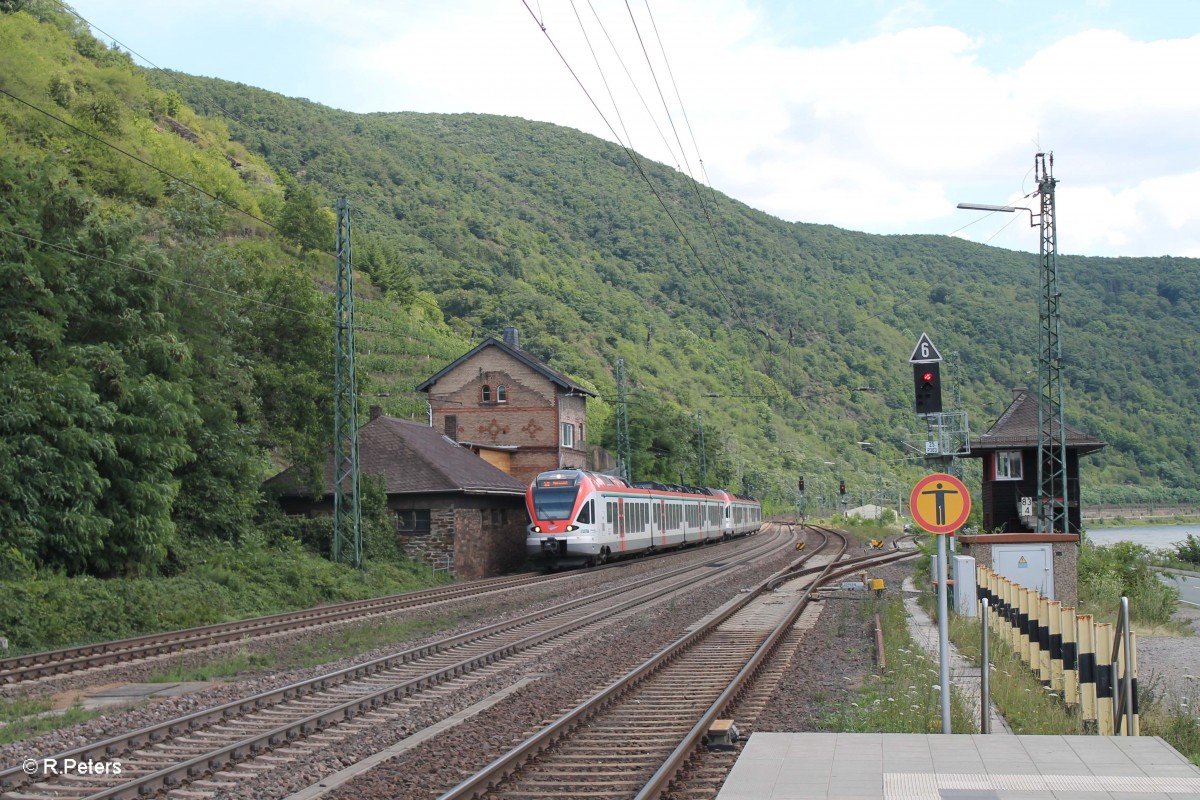 414 als SE25018 Frankfurt/Main - Neuwied bei der Einfahrt in Kaub. 15.07.14