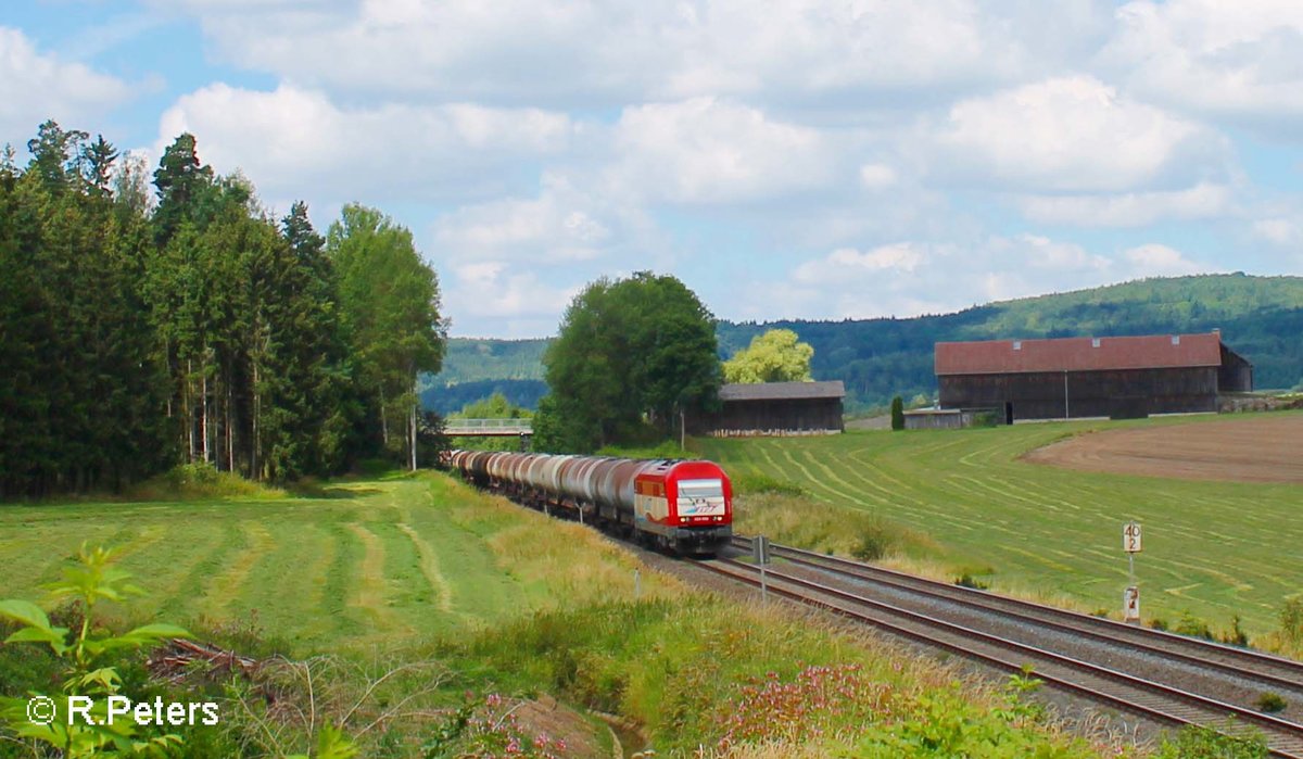 420 012 alias 223 032 mit einem Kesselzug aus Cheb nach Ingolstadt kurz hinter Pechbrunn. 07.08.16