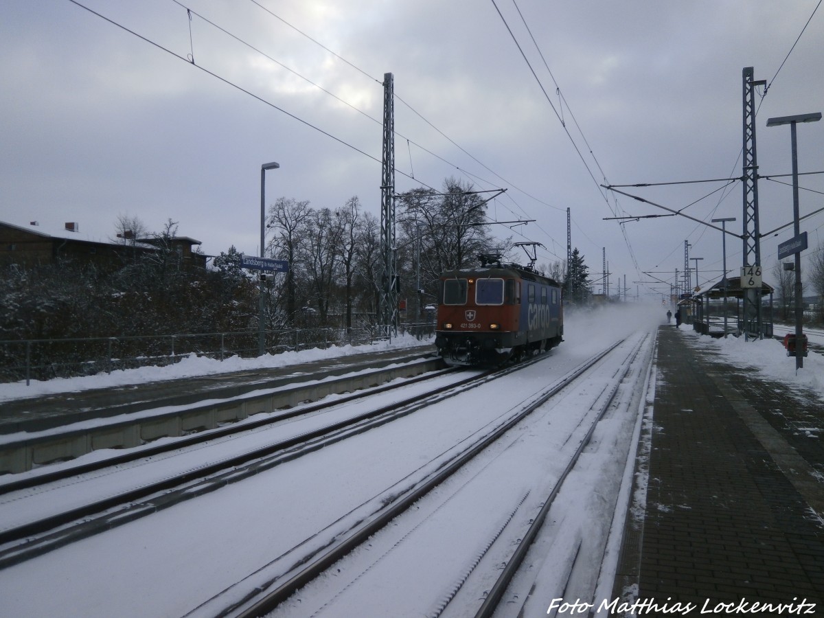 421 393-0 wirbelt m�chtig Schnee hoch beim durchfahren des Bahnhofs Landsberg (b Halle/Saale) am 29.12.14