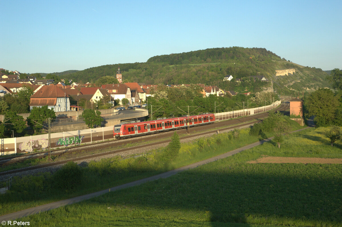 425 044-5 als RE55 RE4630 Würzburg - Frankfurt/Main in Retzbach-Zellingen. 11.05.24