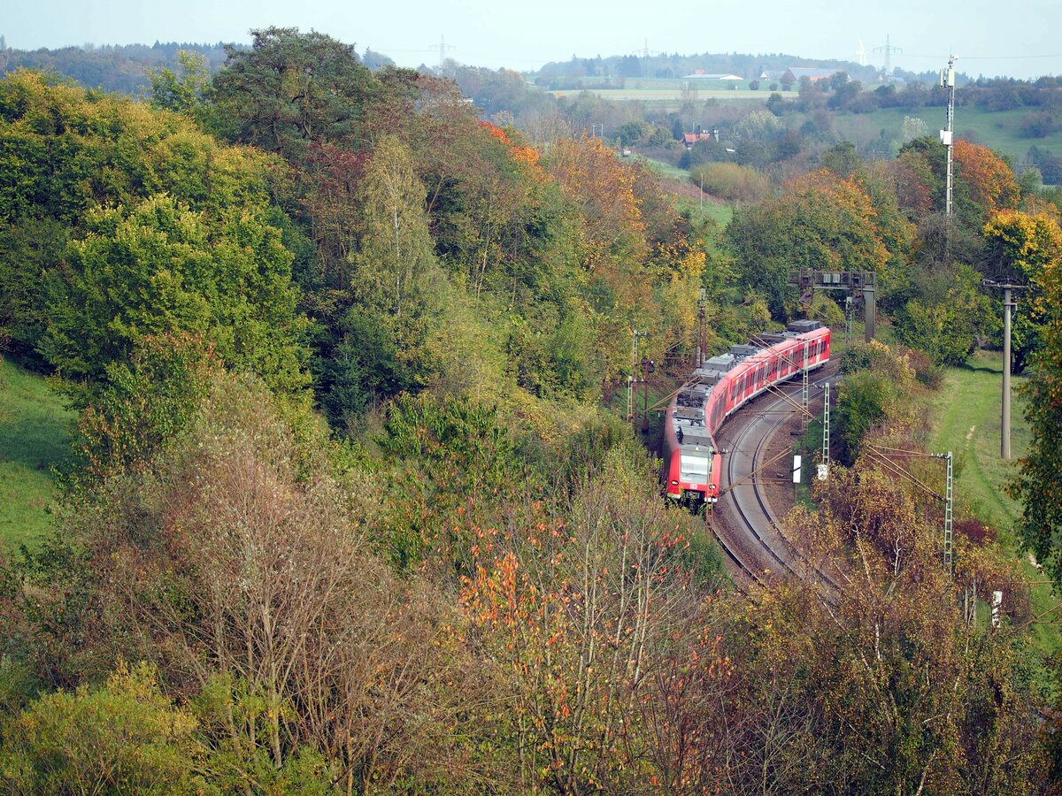 425 804-2 im Oerlinger Tal bei Ulm am 26.10.2014.