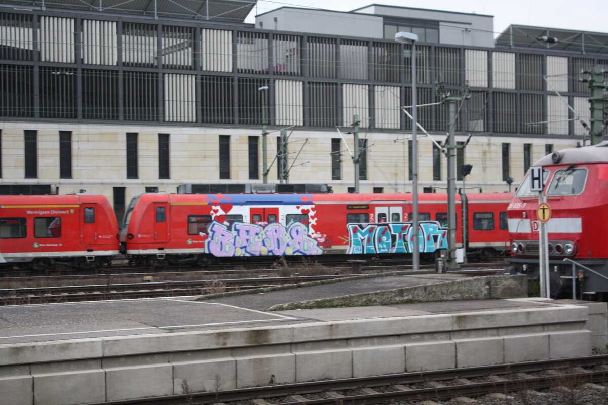 425 xxx mit zuk�nftiger SBH beklebung im Bahnhof Hannover Hbf am 4.1.22