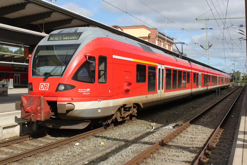429 529-1 als RE9(Rostock-Sassnitz)kurz vor der Ausfahrt im Rostocker Hbf.09.07.2017