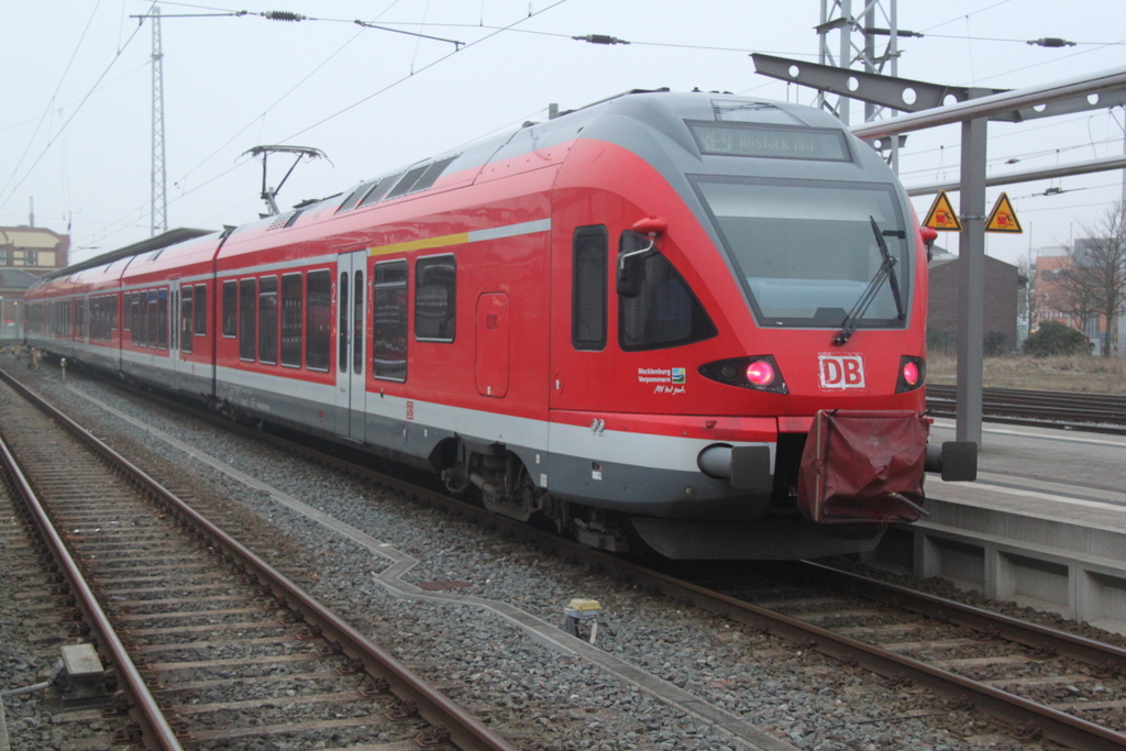 429 530 als RE9(13005)von Rostock Hbf nach Sassnitz kurz vor der Ausfahrt im Rostocker Hbf.19.03.2016