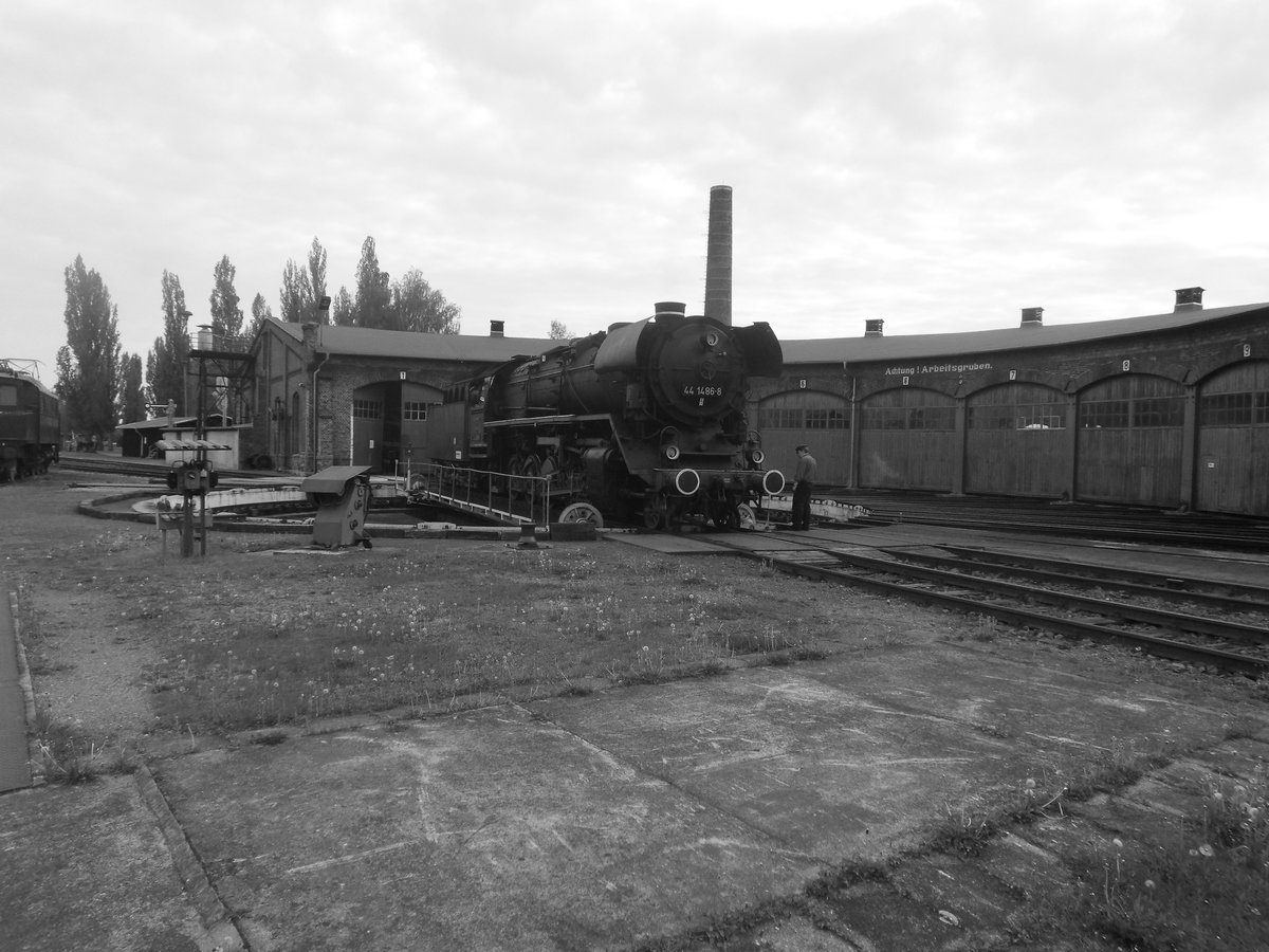 44 1486 auf der Drehscheibe vom Bw Sta�furt am 7.5.17