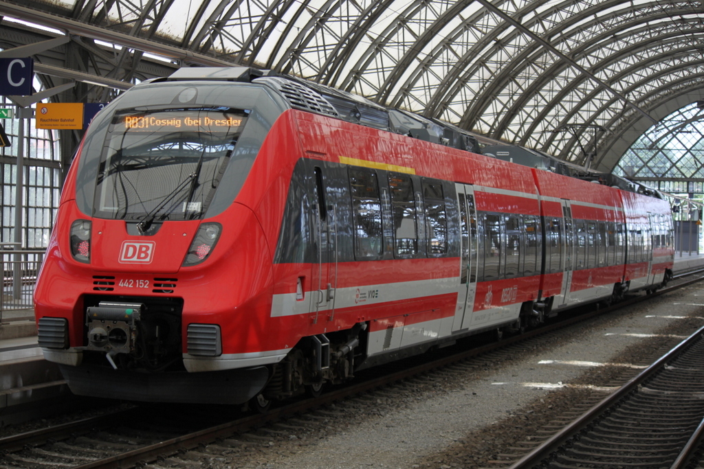 442 152 stand am 10.07.2015 als RB 31 von Dresden Hbf nach Coswig im Dredener Hbf bereit.