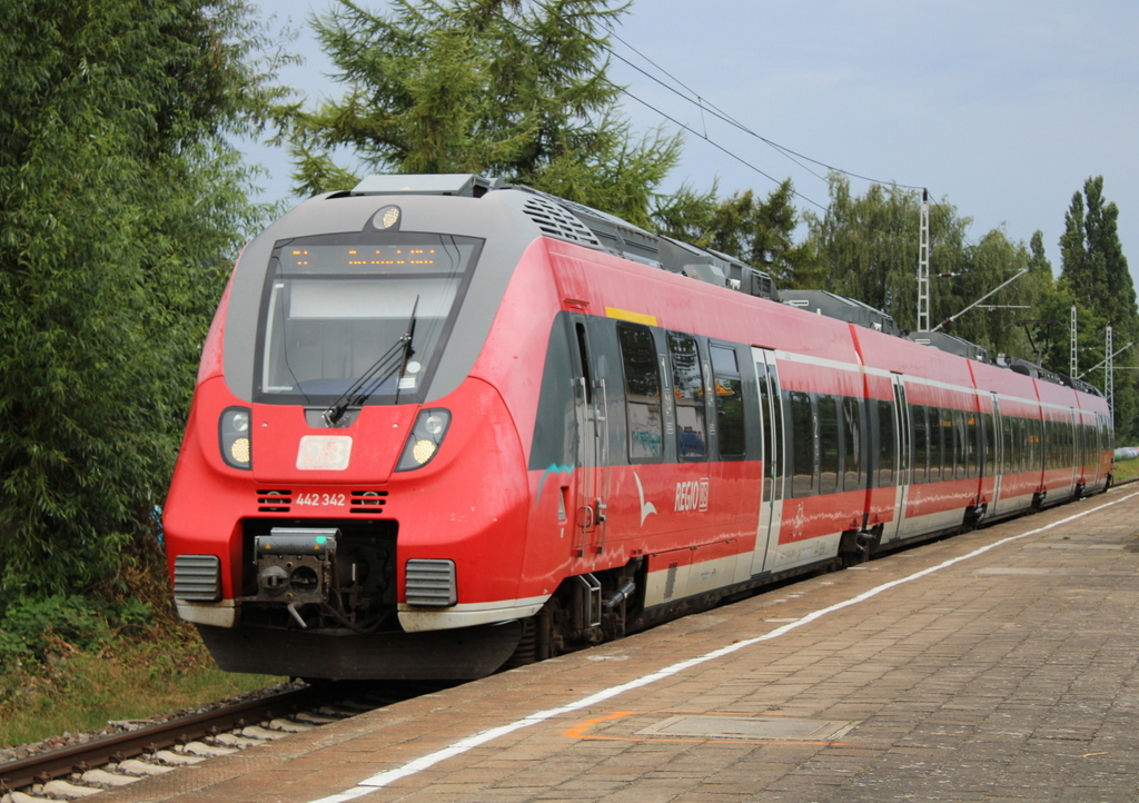 442 342 als S1(Warnemünde-Rostock)bei der Einfahrt im Haltepunkt Rostock-Holbeinplatz.21.08.2020