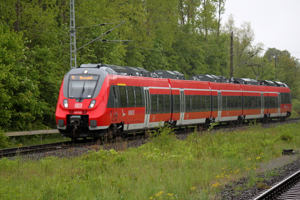 442 349-7 als S1 von Rostock Hbf nach Warnemnde bei der Einfahrt im Haltepunkt Rostock Ltten Klein.23.05.2015