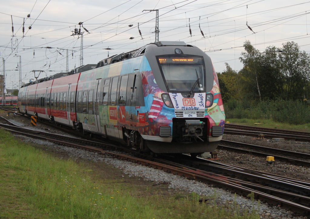 442 354 als RB 17(13963) von Rostock Hbf nach Schwerin Hbf bei der Ausfahrt im Rostocker Hbf.28.09.2019