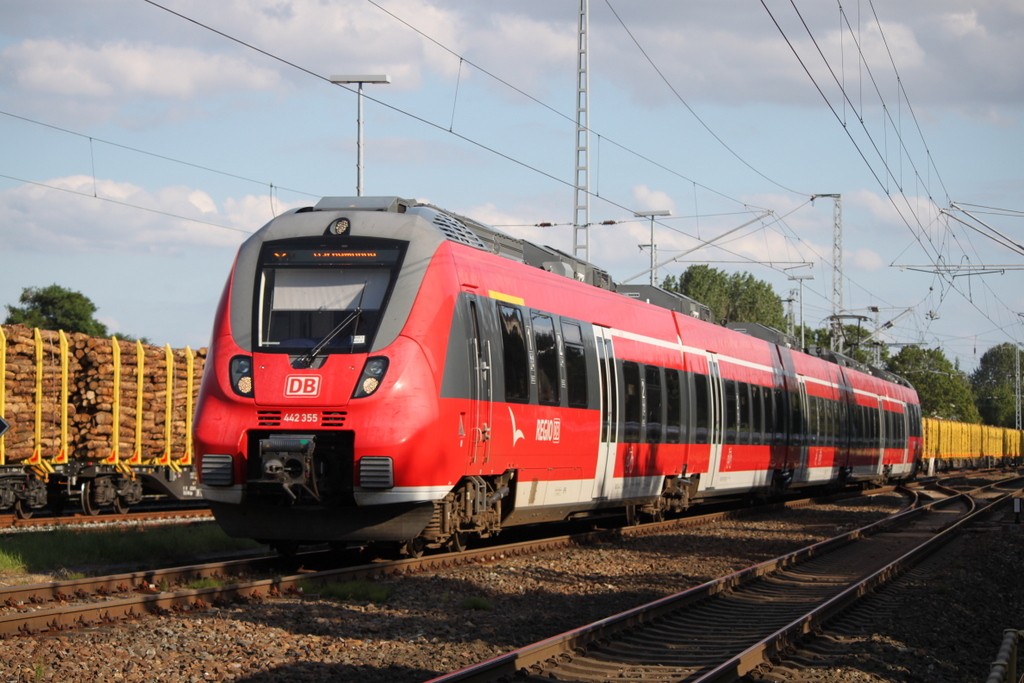 442 355 als S2(Gstrow-Warnemnde)bei der Einfahrt in Rostock-Bramow.14.08.2017