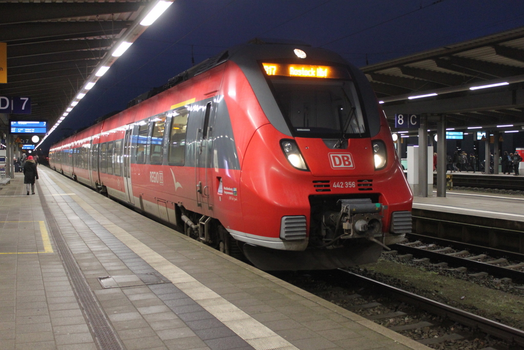 442 356 als RB 17(Ludwigslust-Rostock)kurz nach der Ankunft im Rostocker Hbf.21.12.2017