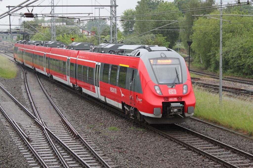 442 356 als S3(Güstrow-Warnemünde)bei der Einfahrt in Rostock-Bramow.04.06.2017