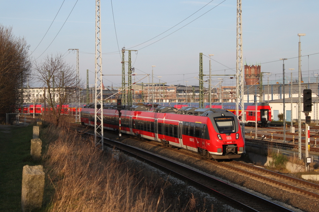 442 357 als S3 von Gstrow nach Warnemnde kurz vor der Einfahrt im Rostocker Hbf.29.12.2015