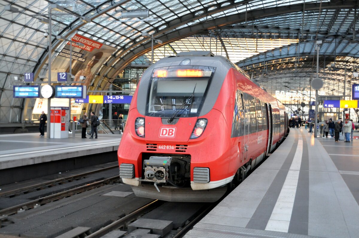 442 634 im Hbf Berlin am 30.09.2013.