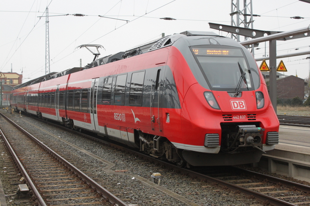 442 837 als RE9(Rostock-Sassnitz)kurz vor der Ausfahrt im Rostocker Hbf.01.02.2019
