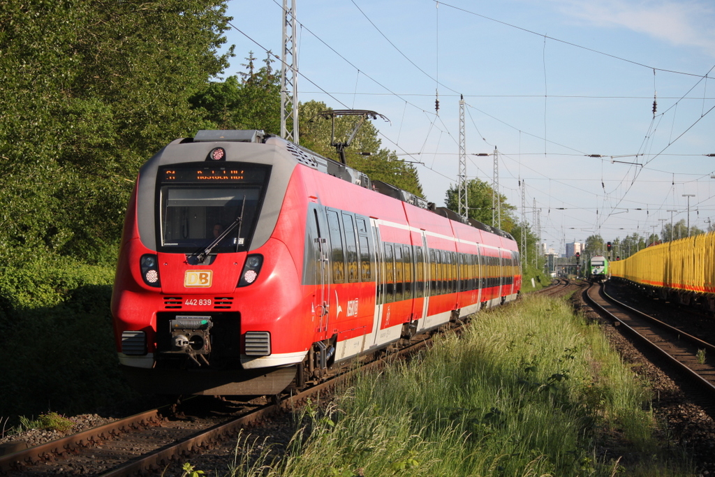 442 839 als S1(Warnemünde-Rostock)bei der Einfahrt in Rostock-Bramow.28.05.2017