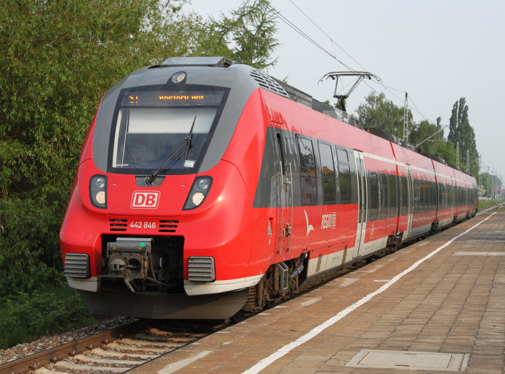 442 846 als S1(Warnemnde-Rostock)bei der Einfahrt im Haltepunkt Rostock-Holbeinplatz.20.05.2016