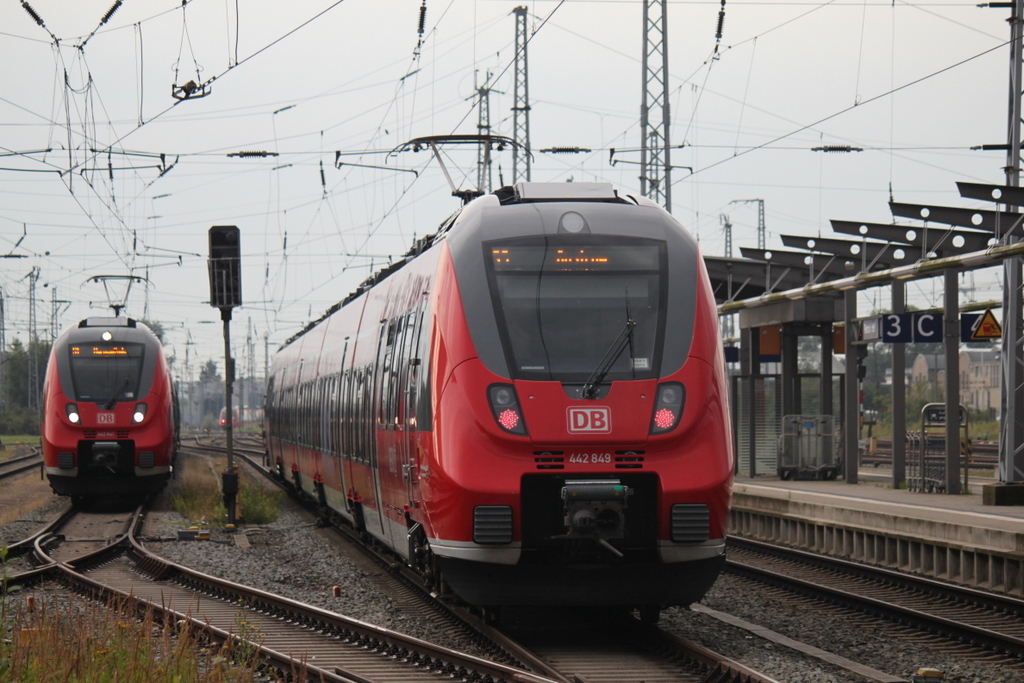 442 849 als S3(Warnemnde-Gstrow)bei der Ausfahrt im Rostocker Hbf.08.08.2015