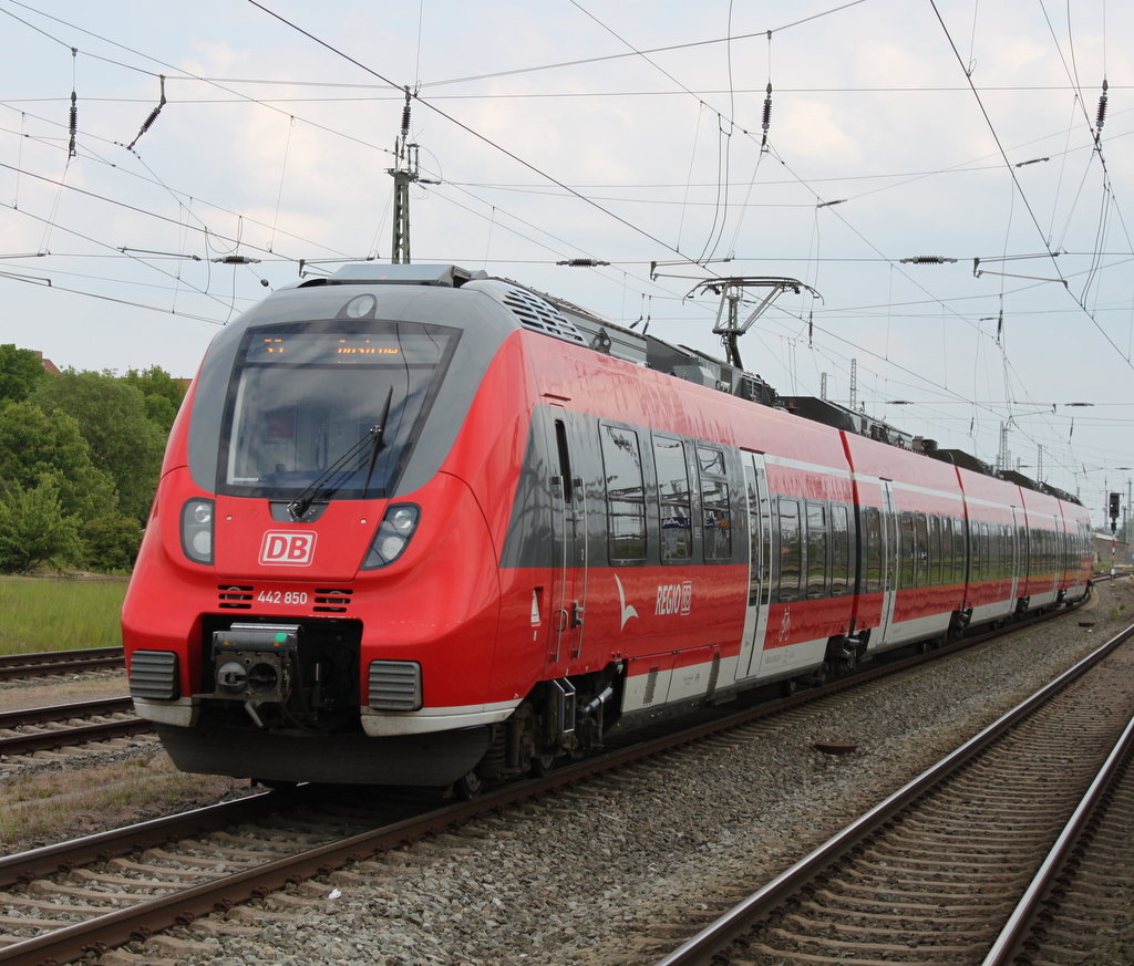 442 850 mit S3(Warnemnde-Gstrow)bei der Ausfahrt im Rostocker Hbf.18.05.2016