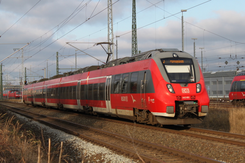 442 851 als S3(Güstrow-Warnemünde)bei der Einfahrt im Rostocker Hbf.13.01.2018 