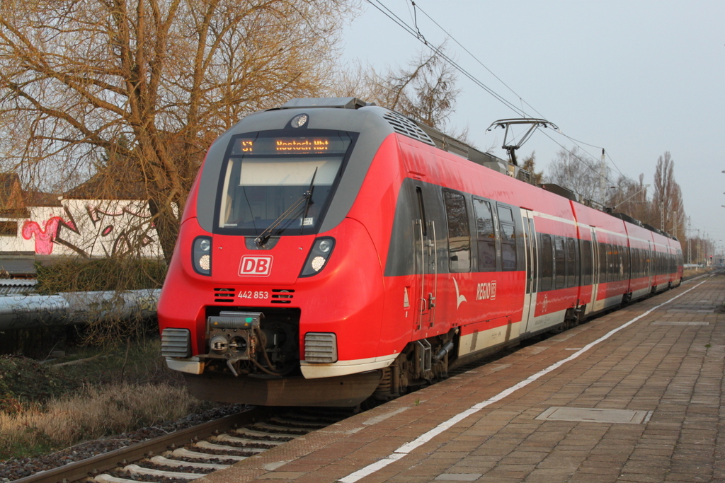 442 853 als S1(Warnemünde-Rostock)bei der Einfahrt im Haltepunkt Rostock-Holbeinplatz.31.03.2017 