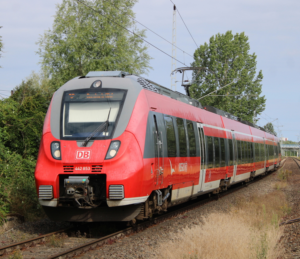 442 853 als S2(Warnemünde-Rostock)bei der Einfahrt in Rostock-Marienehe.25.07.2020