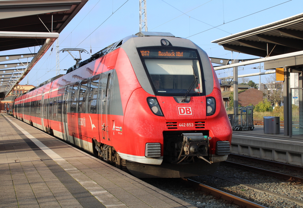442 853 stand am 13.11.2020 als RB17(Rostock Hbf)im Rostocker Hbf.