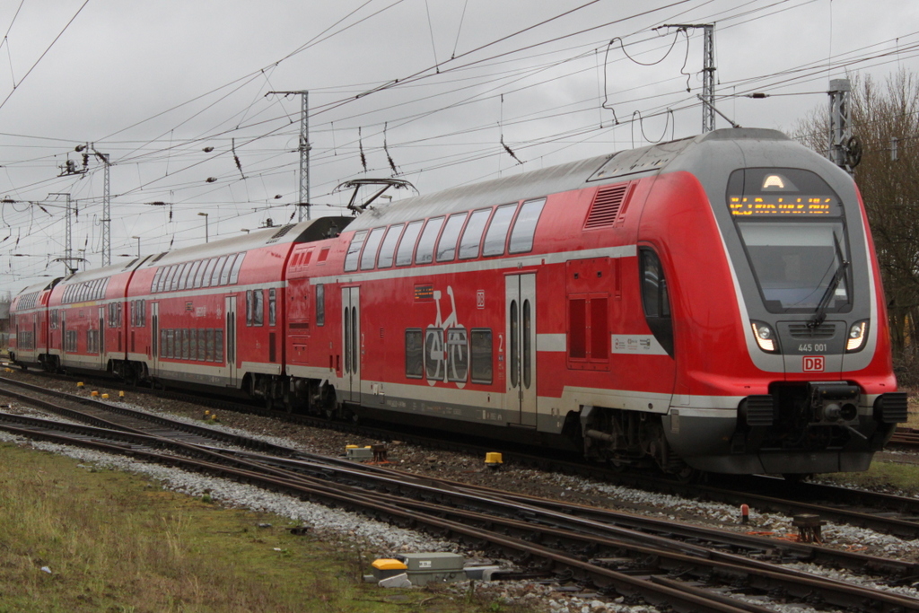 445 001-4+Twindexxwagen DBpza 782.1+445 007-1 als RE als RE 4353(Elsterwerda-Rostock)am 11.01.2019 im Rostocker Hbf.