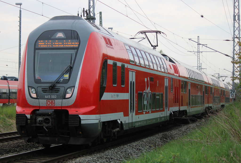 445 002+Twindexxwagen DBpza 782.1+445 004 als RE 93205 von Oranienburg nach Rostock bei der Einfahrt im Rostocker Hbf.09.05.2020