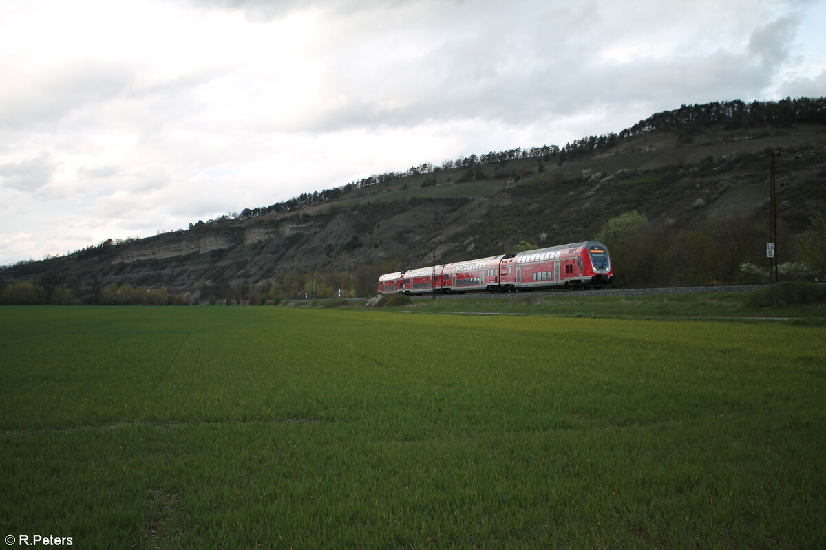 445 043-6 als RE 54 RE4621 Frankfurt/Main - Bamberg bei Thüngersheim. 28.03.24