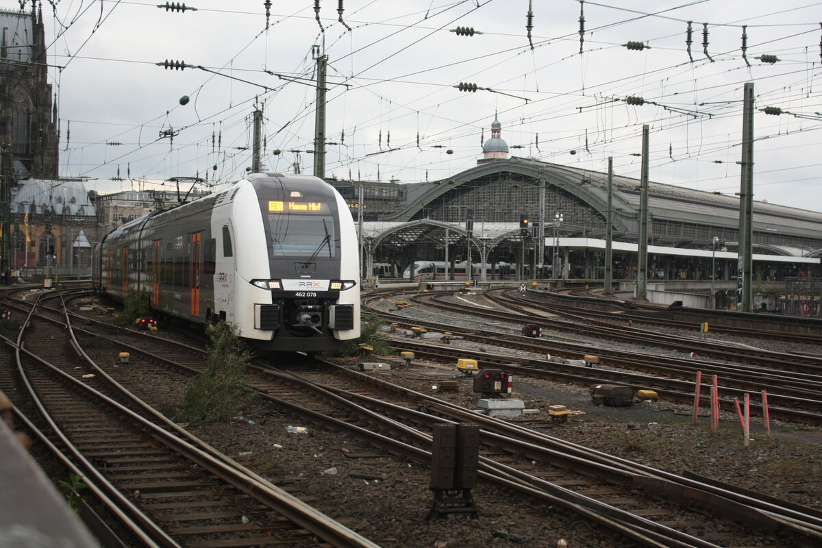 462 078 verl�sst den Bahnhof K�ln Hbf am 2.4.22