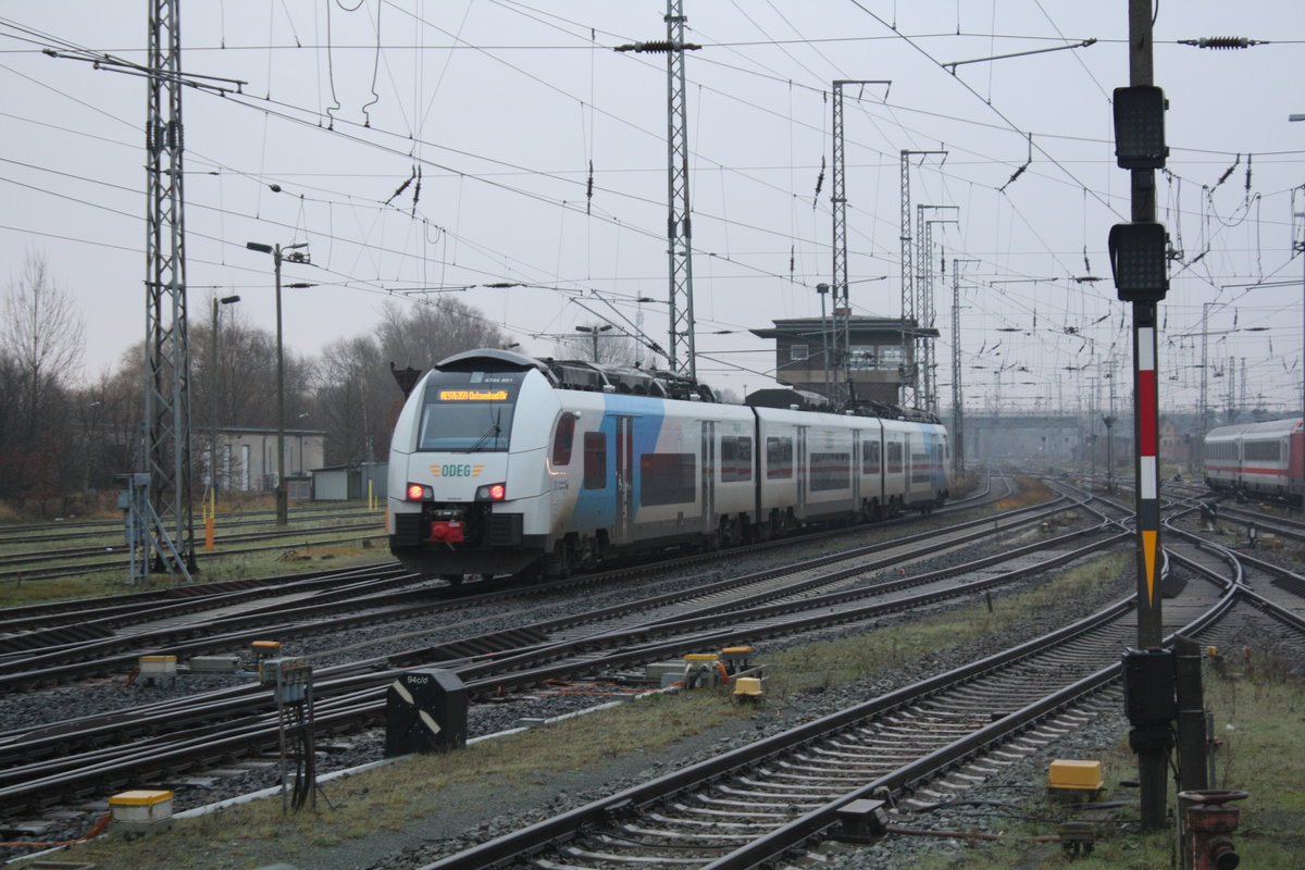 4746 801 verl�sst als RE9 mit ziel Ostseebad Binz den Bahnhof Stralsund Hbf am 21.12.20