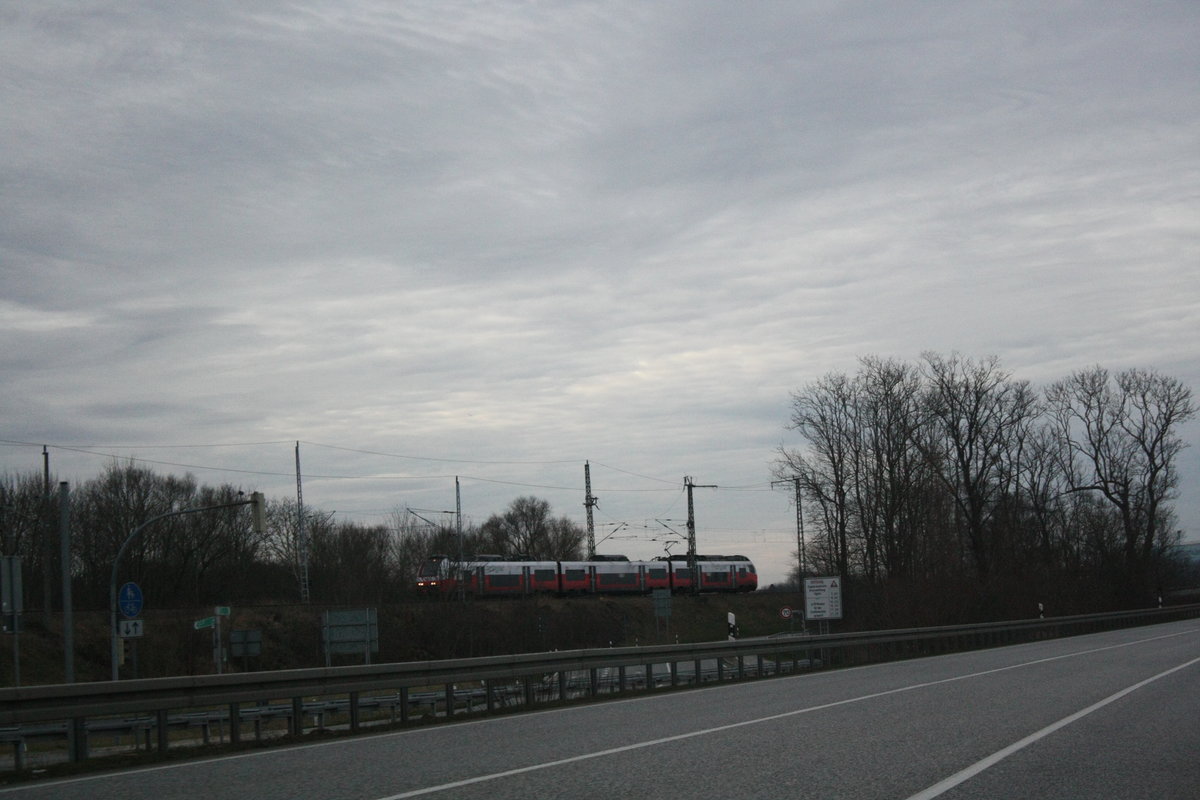 4746 XXX der �BB / ODEG als RE9 mit ziel Ostseebad Binz bei der einfahrt in den Bahnhof Altef�hr am 30.12.19