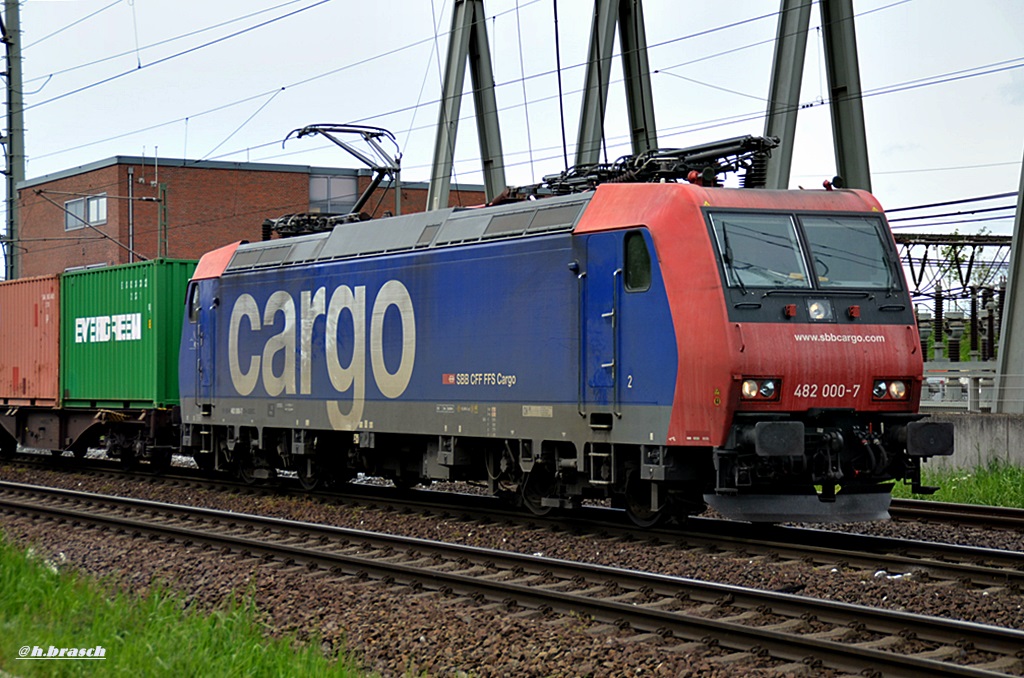 482 000-7 zog einen kastenzug durch hh-waltershof,29.05.15