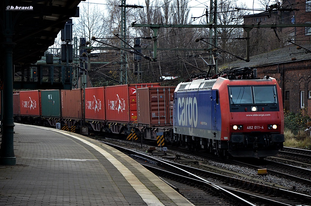 482 011-4 zog einen kastenzug durch hh-harburg,13.12.14