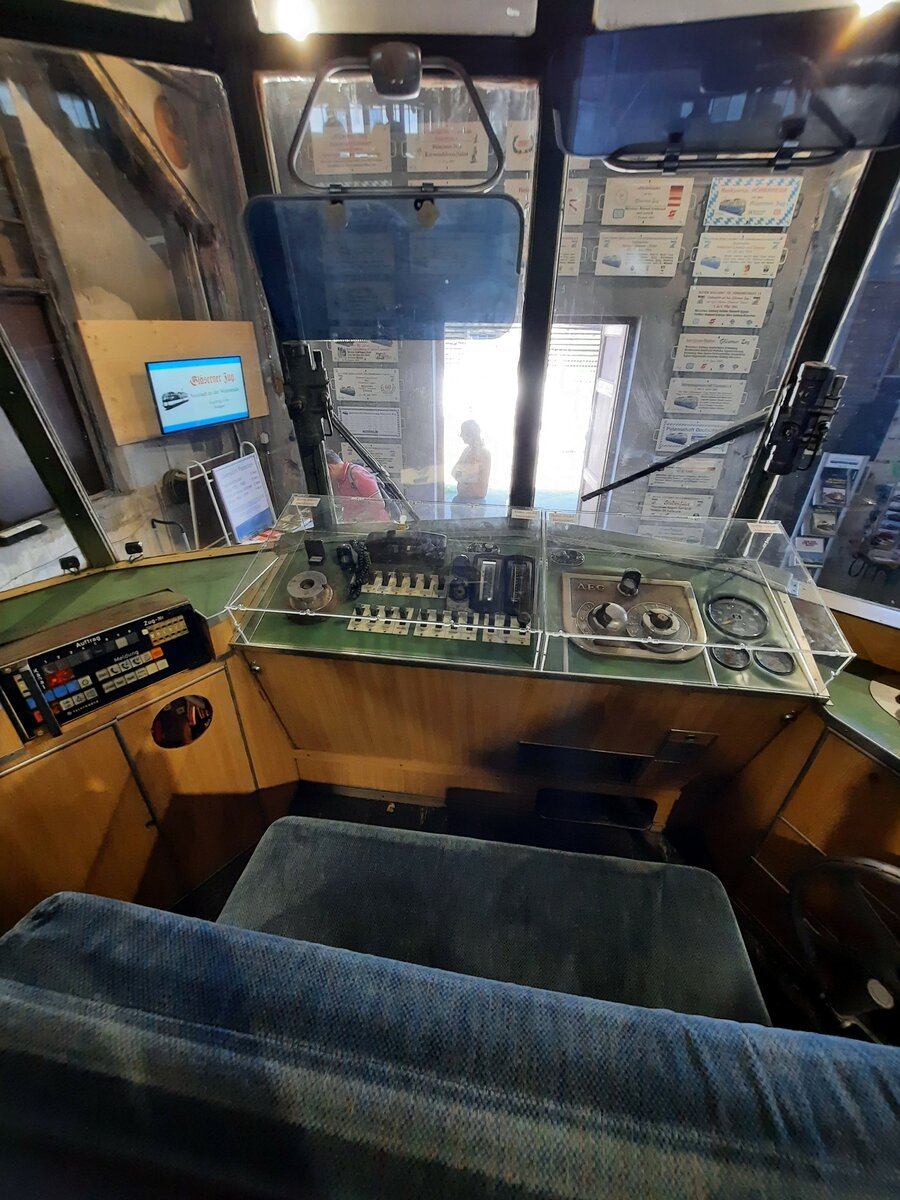 491 001-4 Gläserner Zug im Bahnpark Augsburg am 26.06.2022. Führerstand.