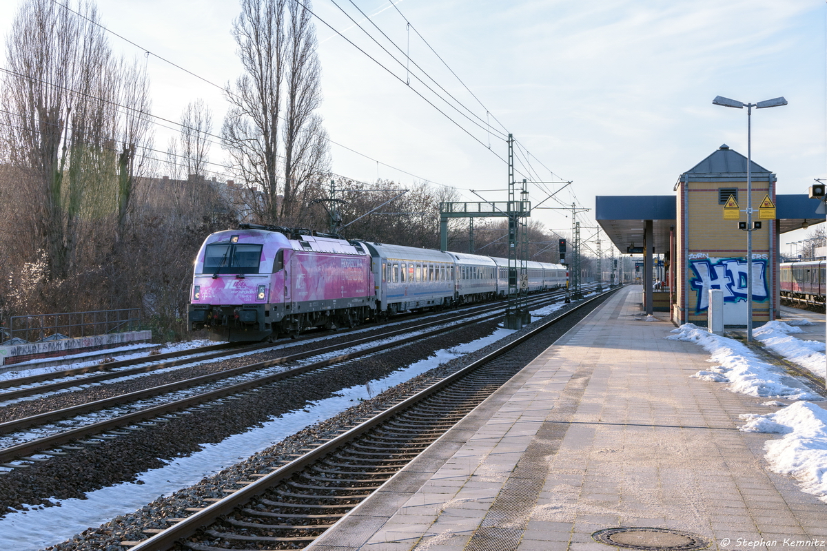 5 370 001 PKP Intercity mit einer leer Garnitur des  Berlin-Warszawa-Express  in Berlin Jungfernheide und fuhr weiter in Richtung Berlin Westhafen. 09.01.2016