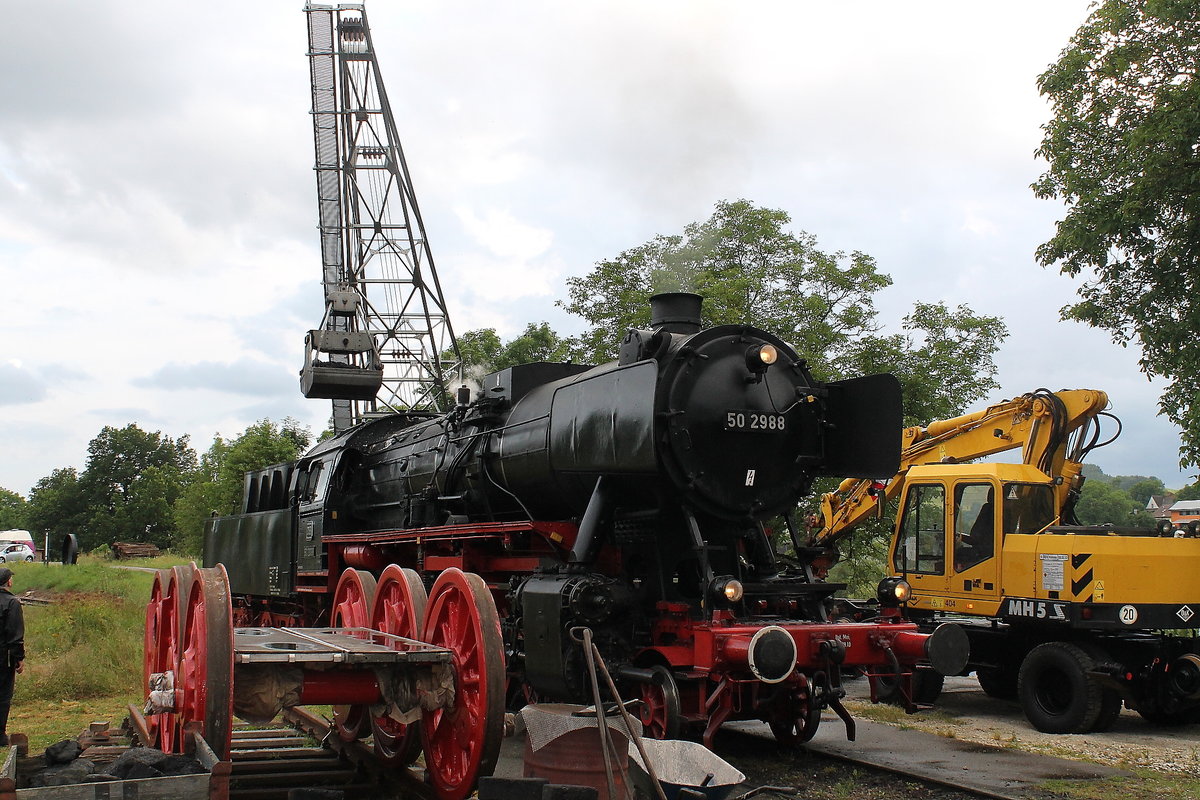 50 2988 bei der Bekohlung im Bahnhof Ftzen am 23.07.2016