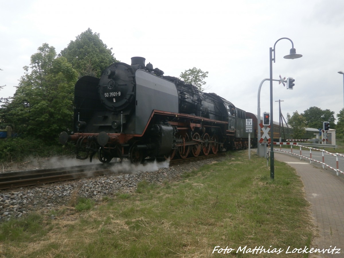 50 3501 als Schlusslicht unterwegs nach Bergen auf R�gen und L�sst Lauterbach (R�gen) hinter sich am 31.5.15