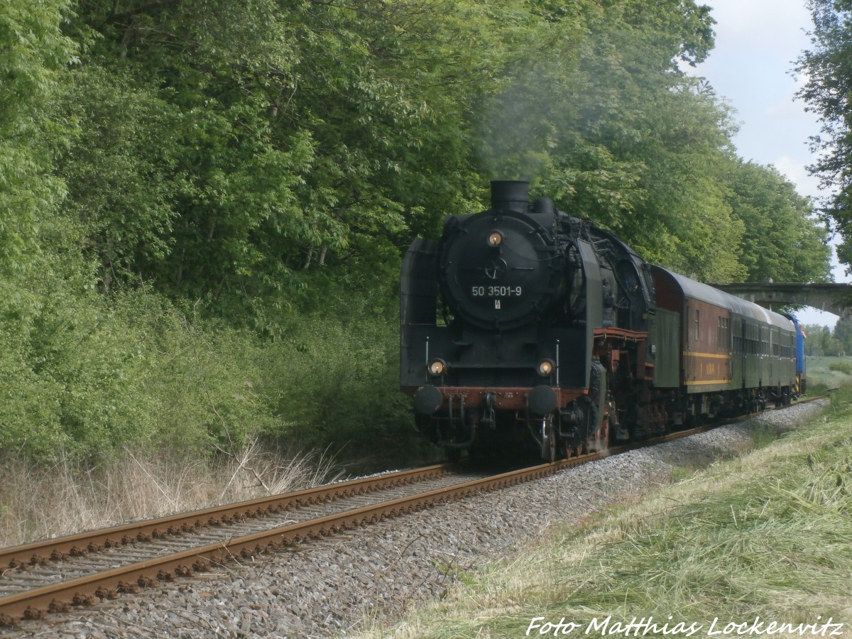 50 3501 und PRESS 346 001 aus Bergen auf R�gen kommend mit ziel Lauterbach Mole kurz vor dem Putbusser Bahnhof am 31.5.15
