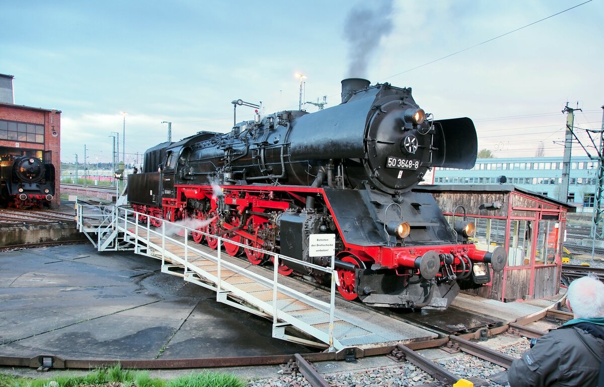 50 3648-8 bei der Nachtfotoparade im Bw Dresden Altstadt beim 8. Dampfloktreffen am 15.04.2016.