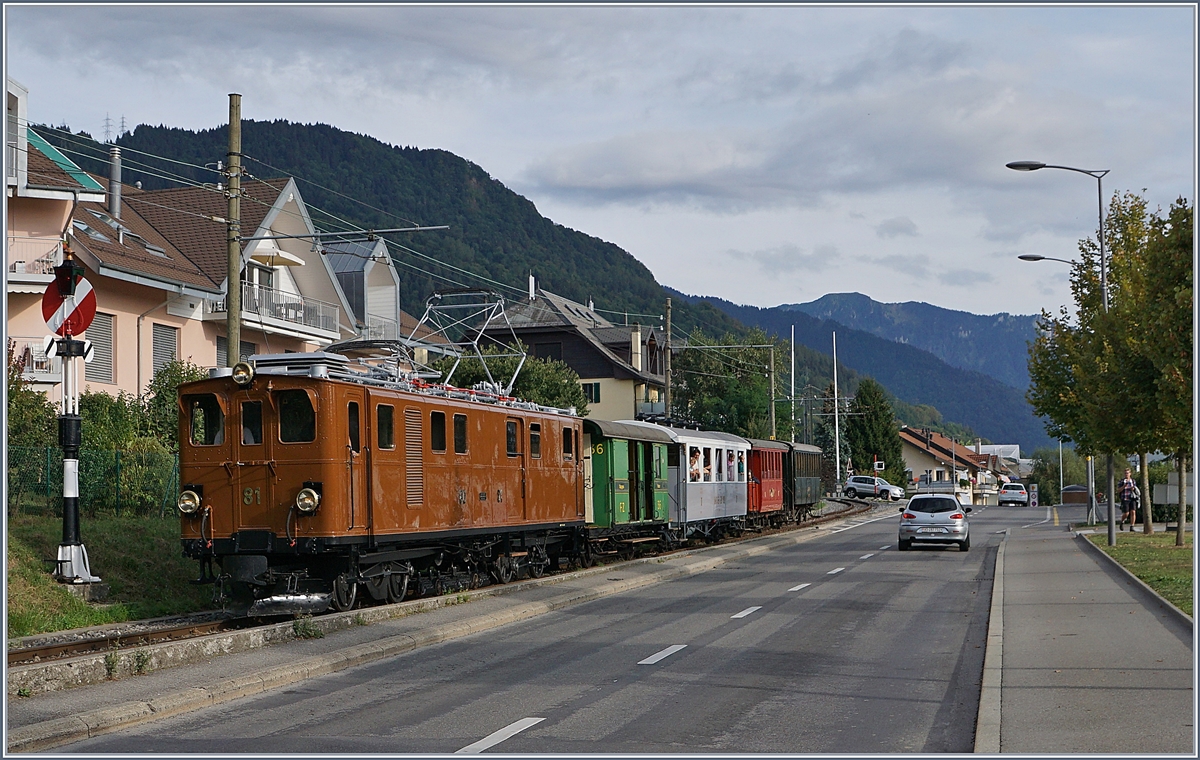 50 Jahre Blonay Chamby - MEGA BERNINA FESTIVAL: Die RhB Bernina Bahn Ge 4/4 81 erreicht mit einem Reisezug Blonay.
9. Sept. 2018