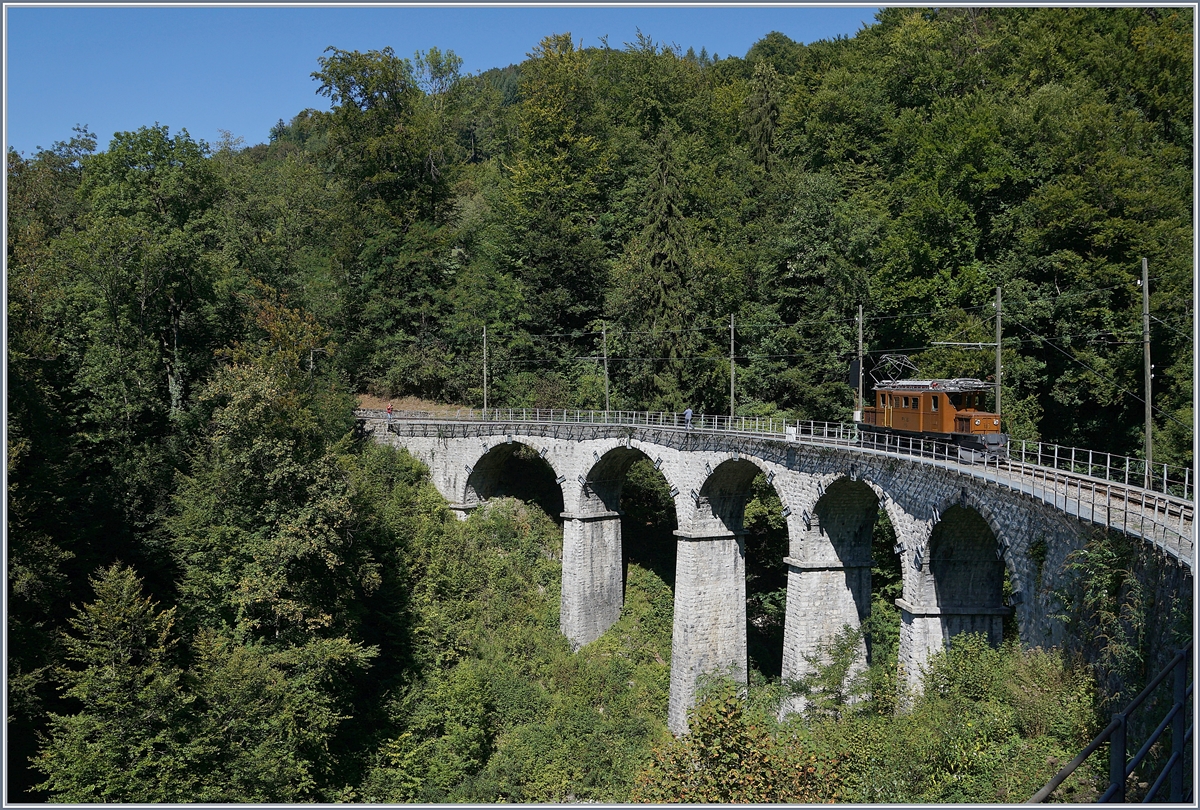 50 Jahre Blonay Chamby - MEGA BERNINA FESTIVAL: Das RhB Bernina Krokodil Ge 4/4 182 auf dem schönen aber sehr baufälligen Baie de Clarens Viadukt.
9. Sept. 2018
