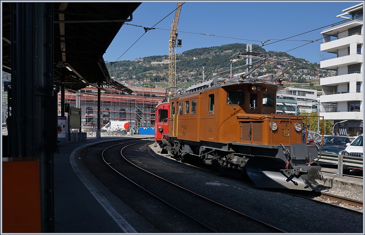 50 Jahre Blonay Chamby - MEGA BERNINA FESTIVAL: das RhB Bernina Bahn Krokodil als Gastlok bei der BC und der Bernina Bahn ABe 4/4 35 rangieren in Vevey.
 9. Sept. 2018